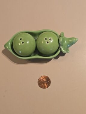 Mini Ceramic Vintage Pea Pod Salt & Pepper Shakers